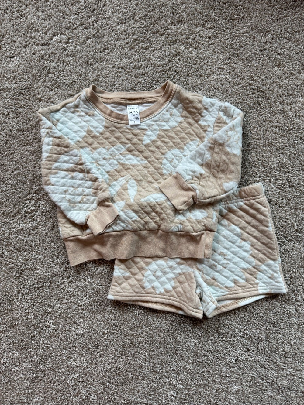 Carter’s Girls Quilted Floral Sweatshirt Shorts Set Size Outfit 3T Beige Blue - Picture 2 of 9